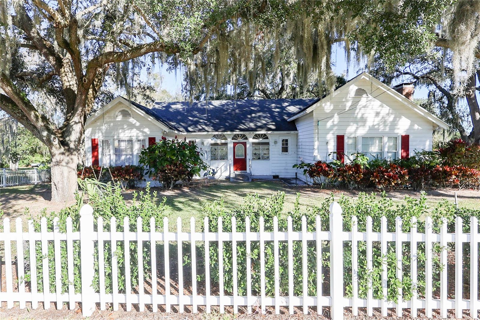 601 ALTA VISTA DR