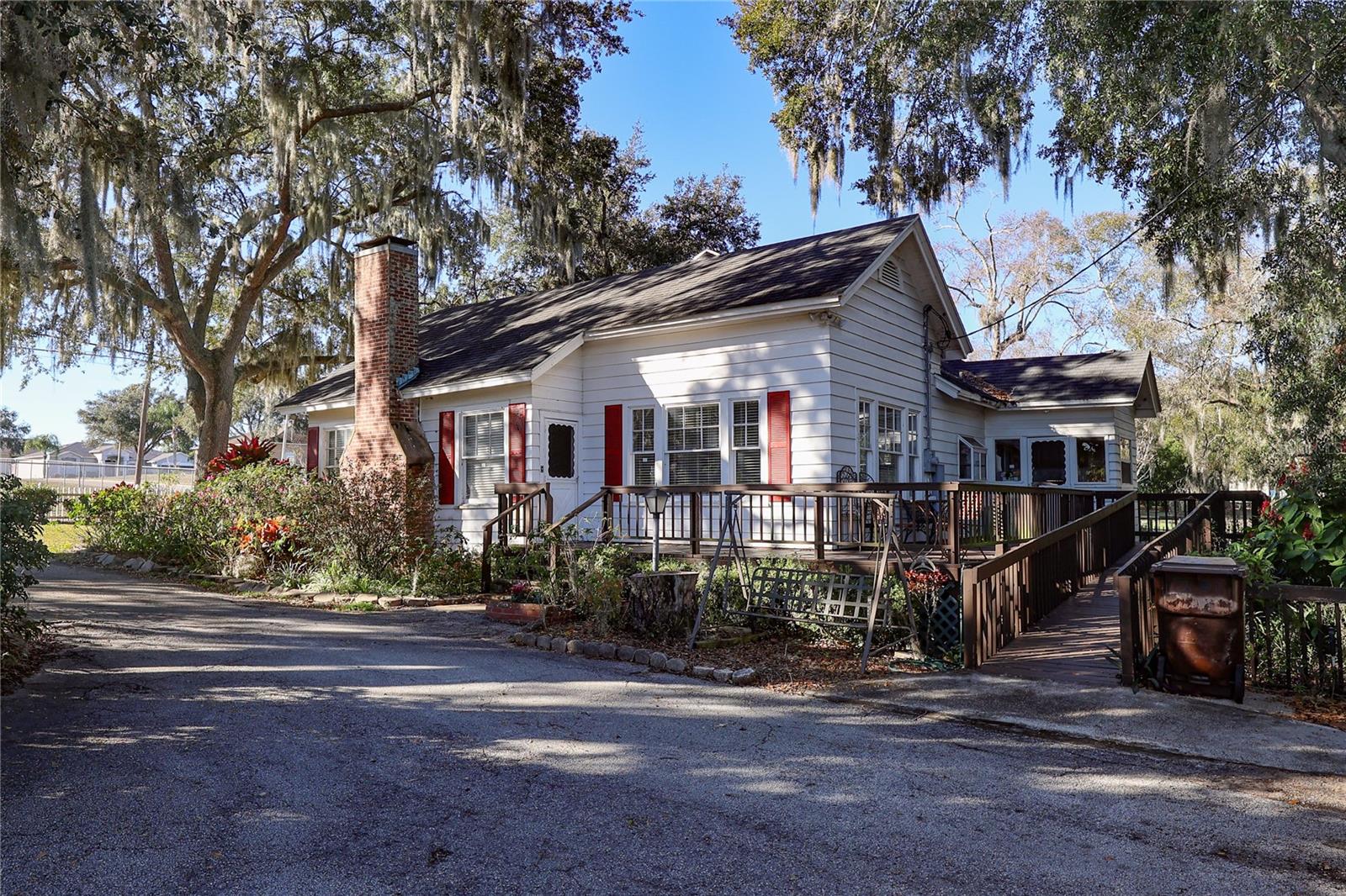 601 ALTA VISTA DR