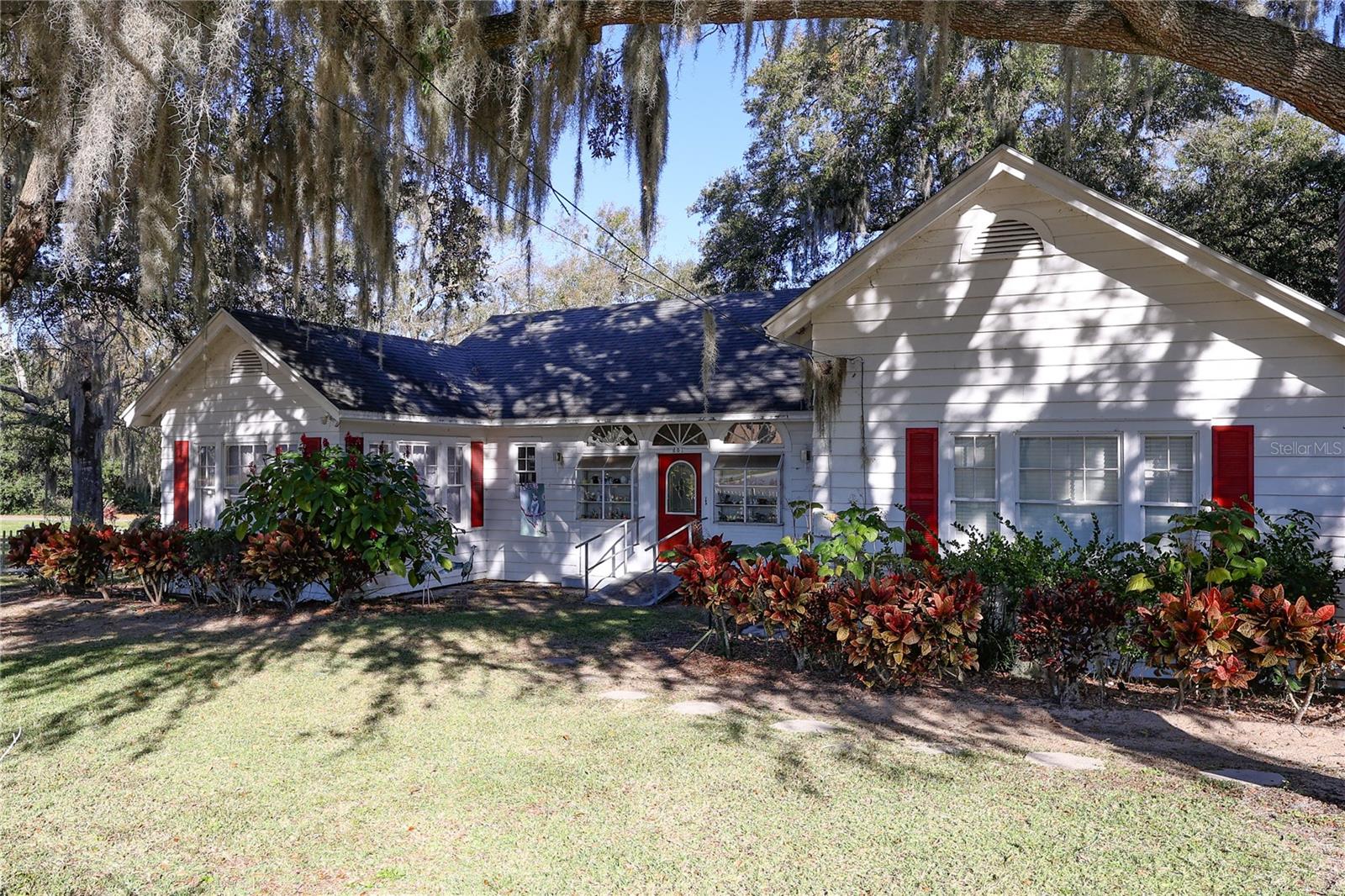 601 ALTA VISTA DR