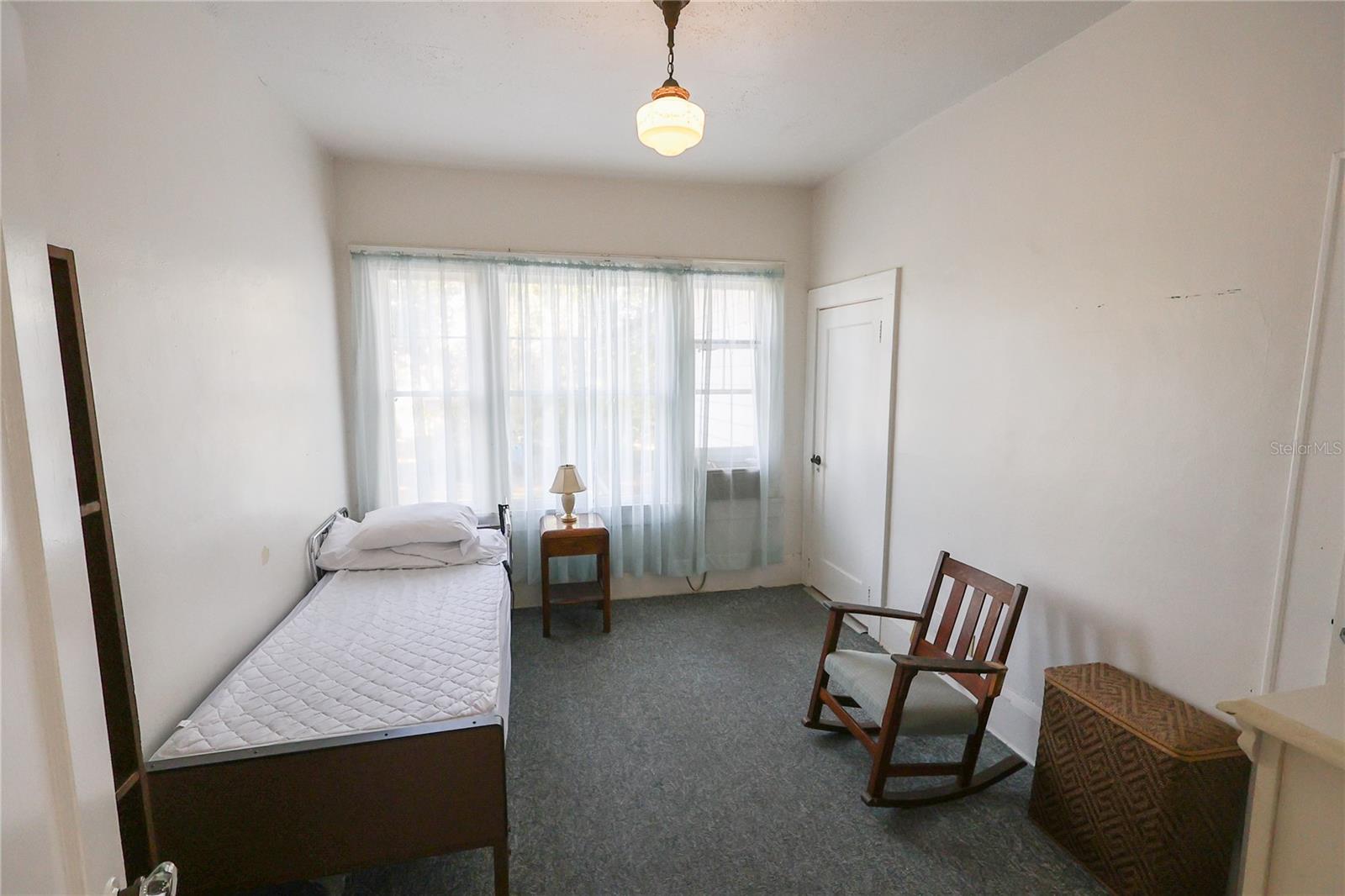 601 ALTA VISTA DR