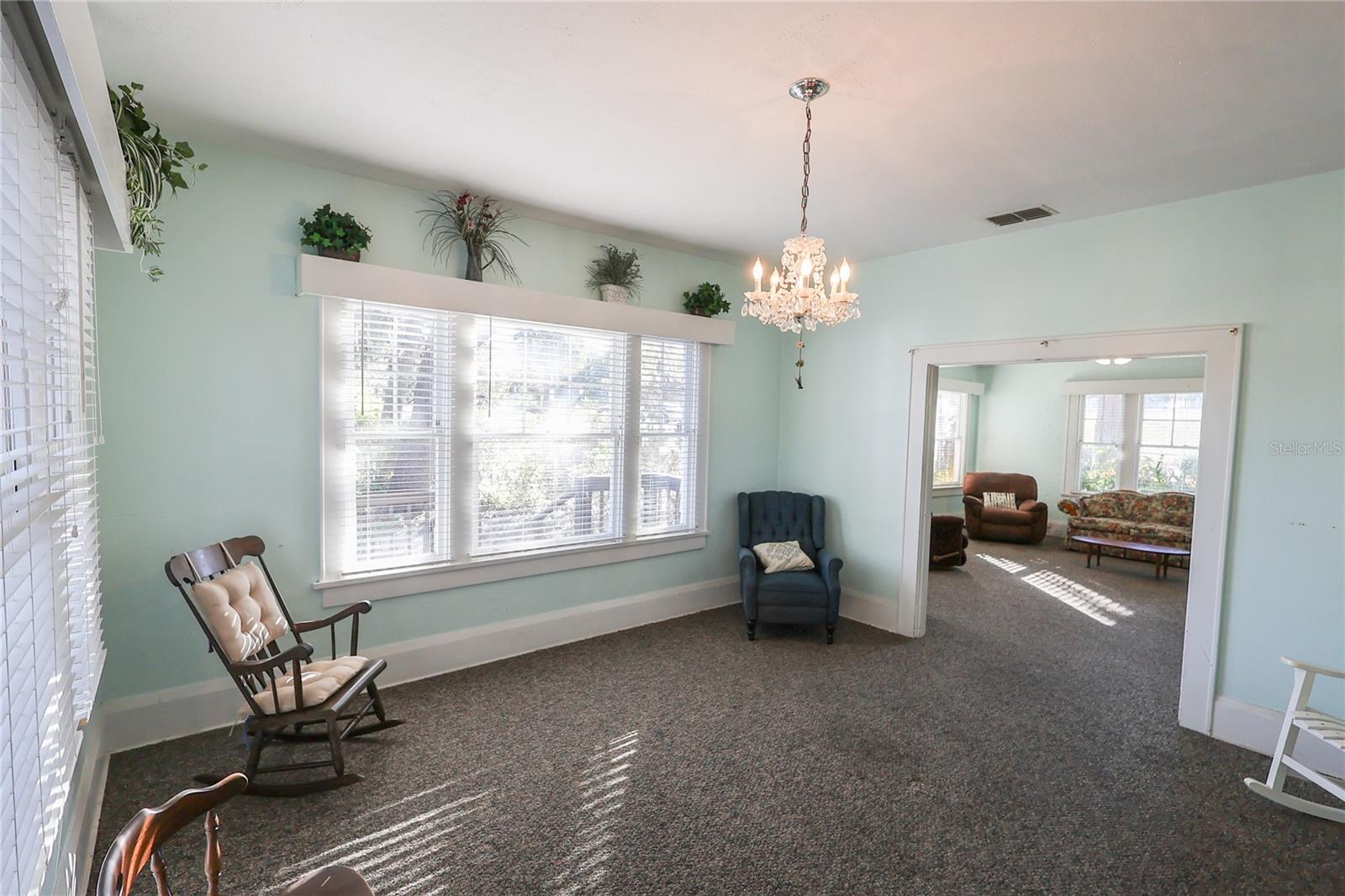 601 ALTA VISTA DR