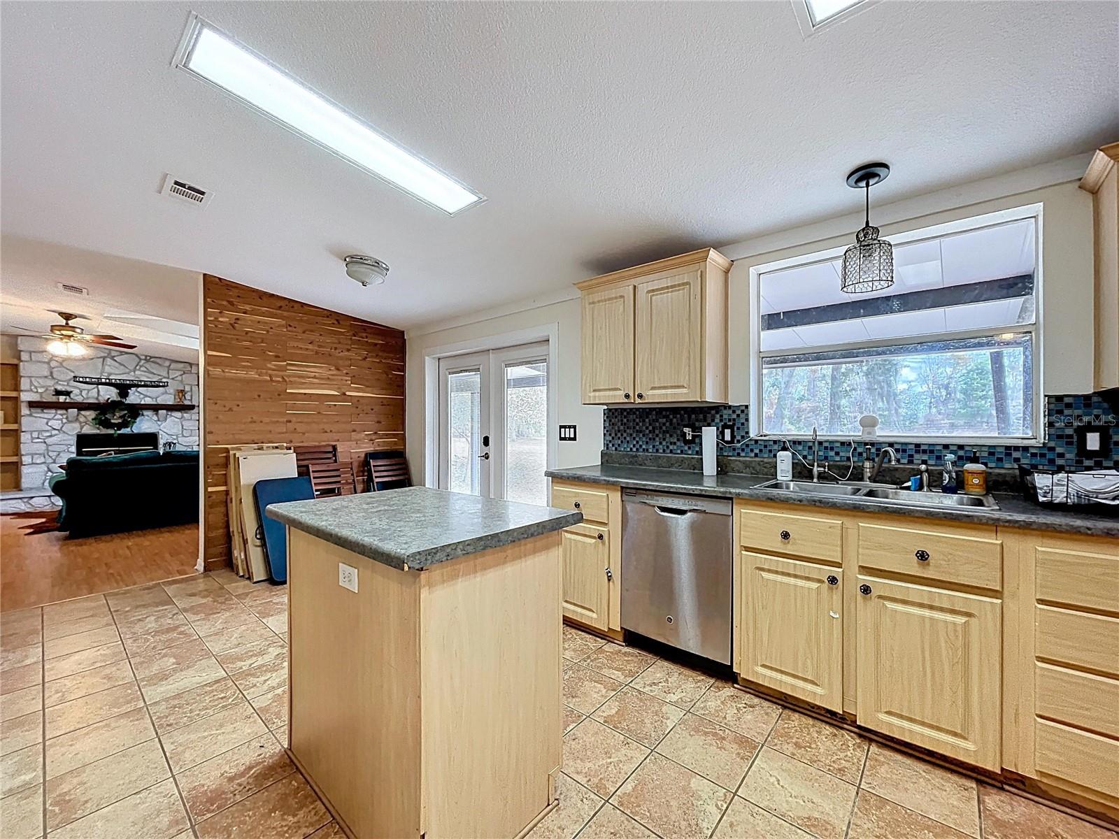 15210 ROUGH DIAMOND RANCH RD