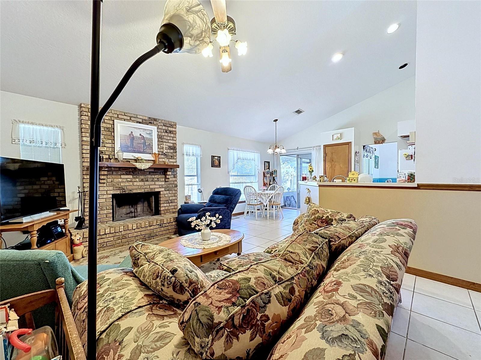 1681 E SPRING RIDGE CIR