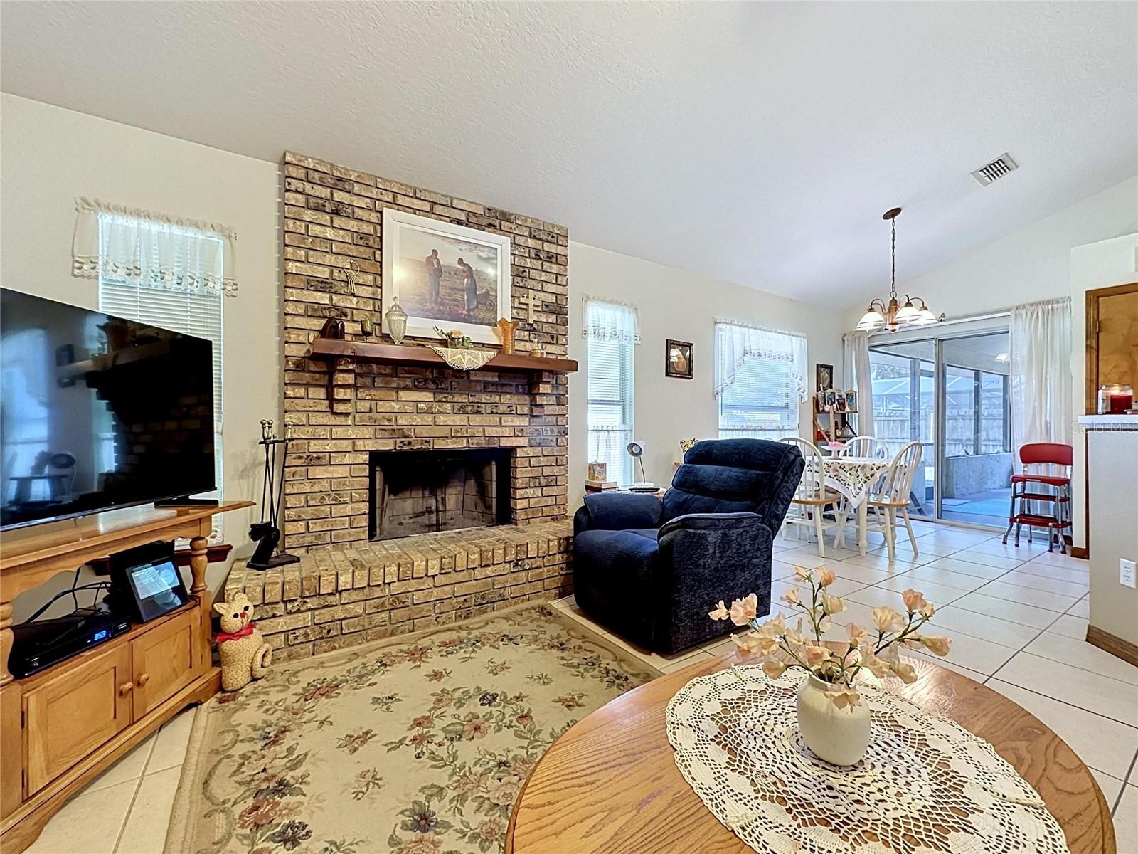1681 E SPRING RIDGE CIR