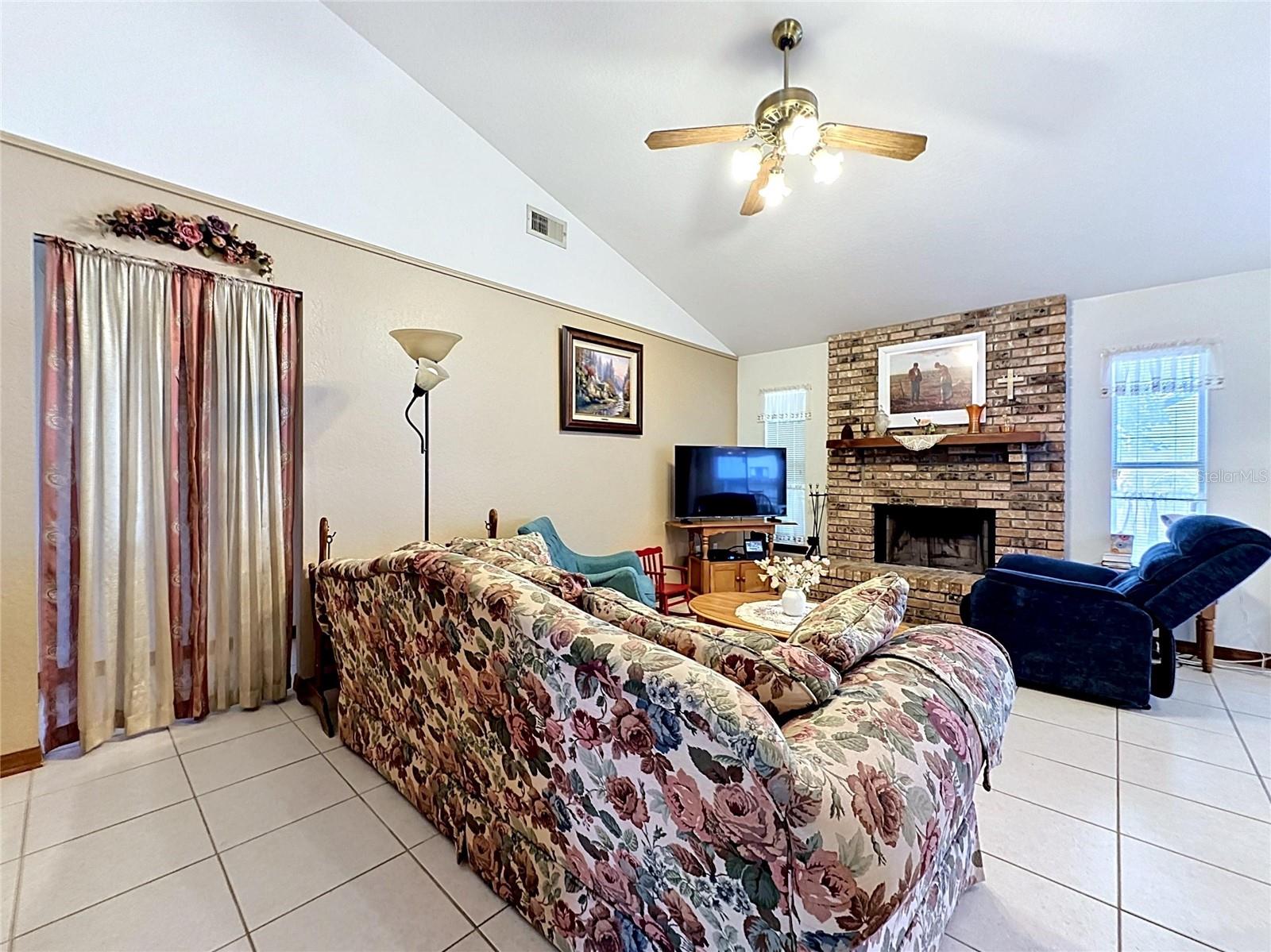1681 E SPRING RIDGE CIR