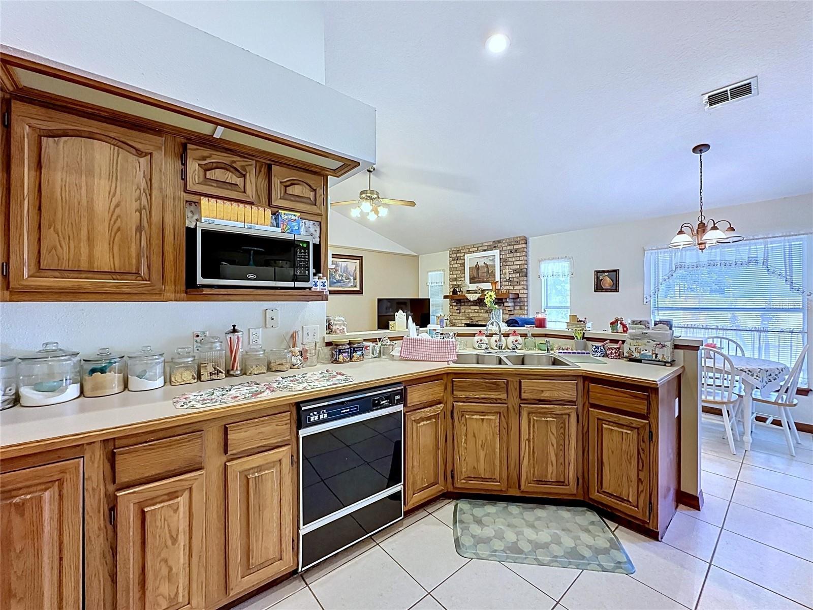 1681 E SPRING RIDGE CIR