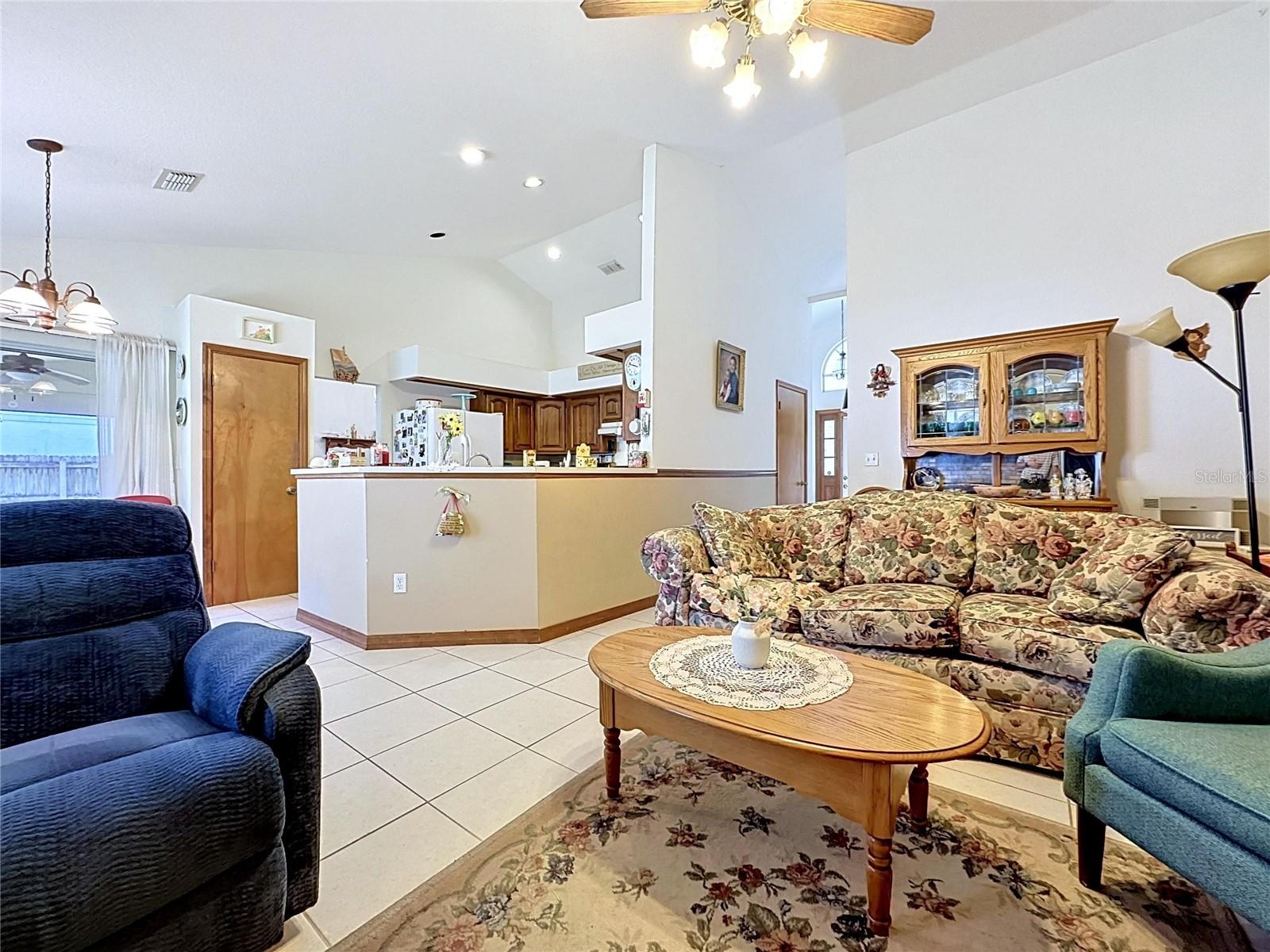 1681 E SPRING RIDGE CIR