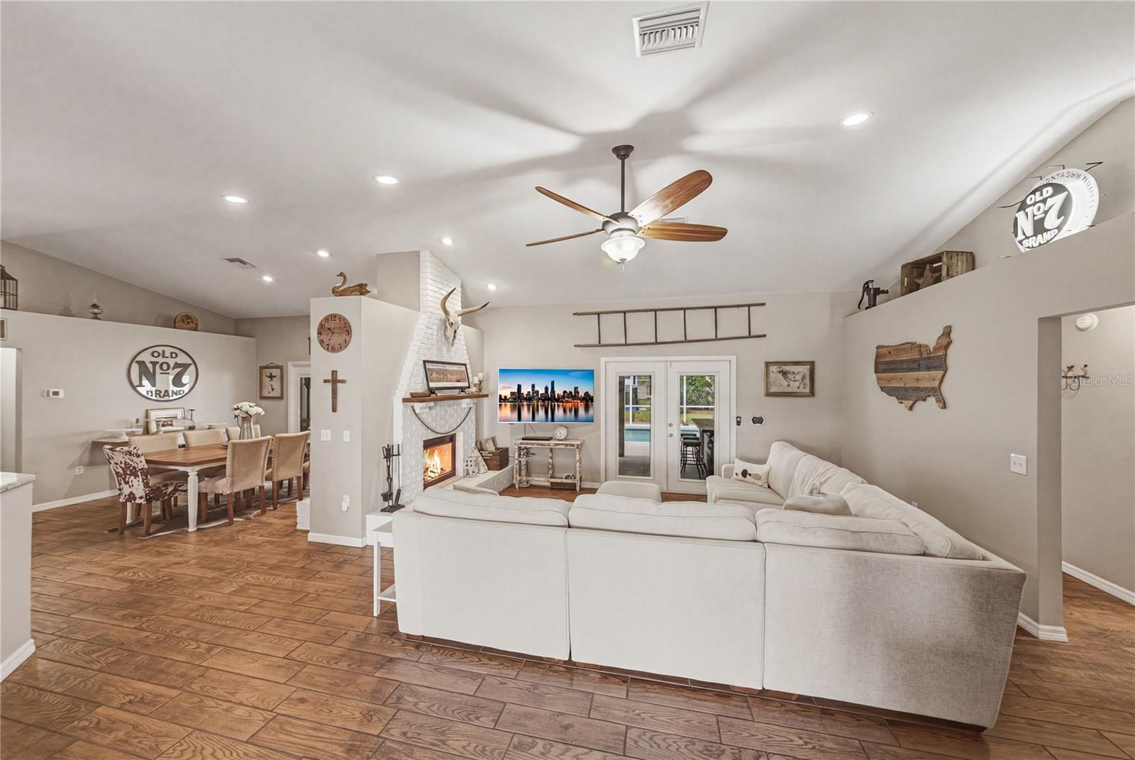 162 OLD NICHOLS CIR