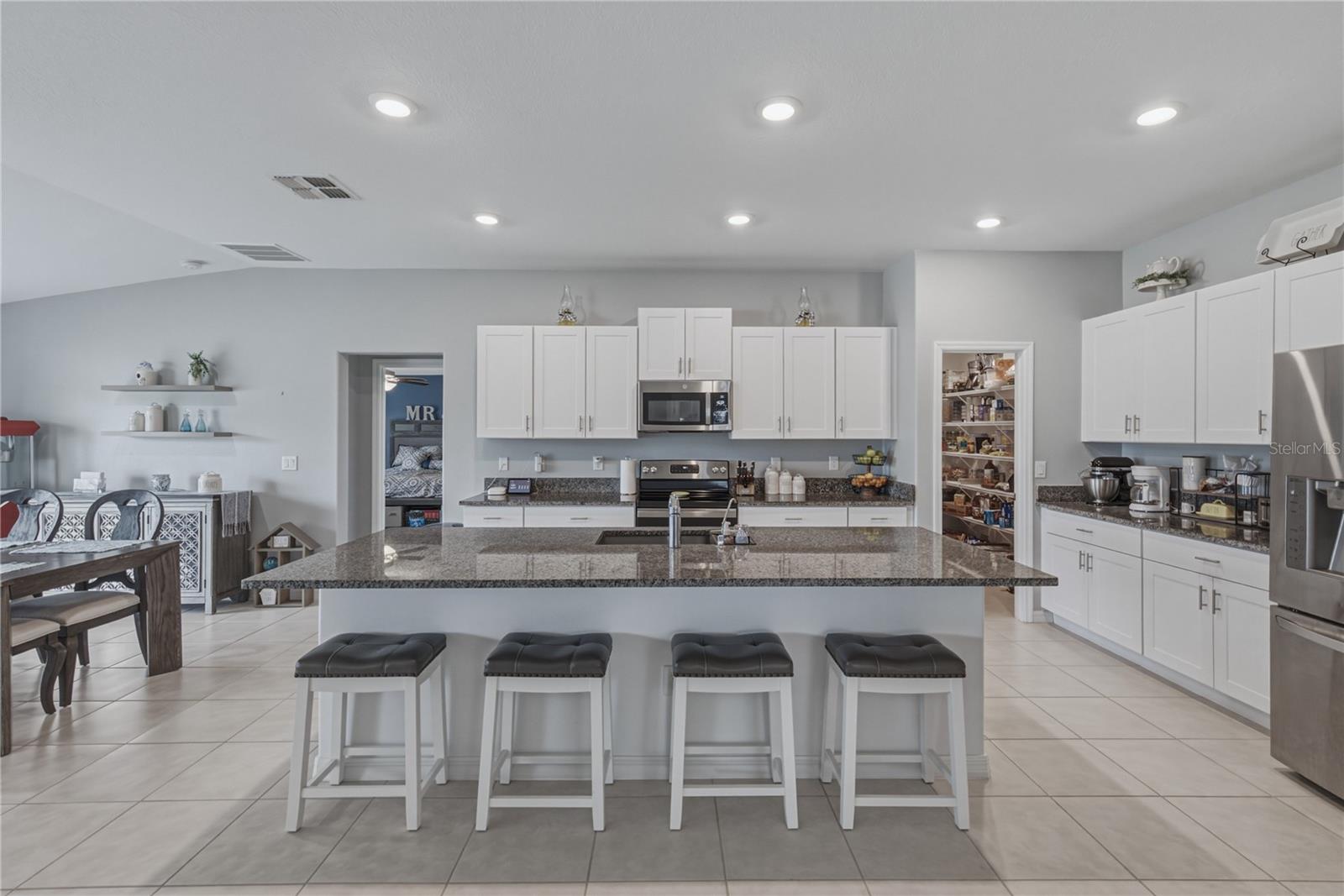2922 FLYING BLACKBIRD RD