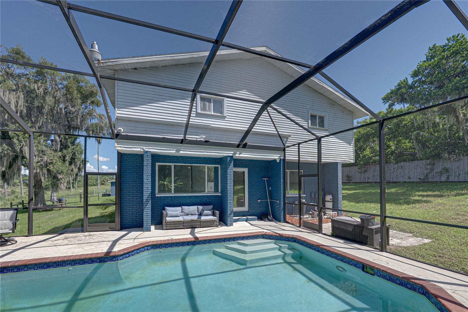 2120 HURLEY DR
