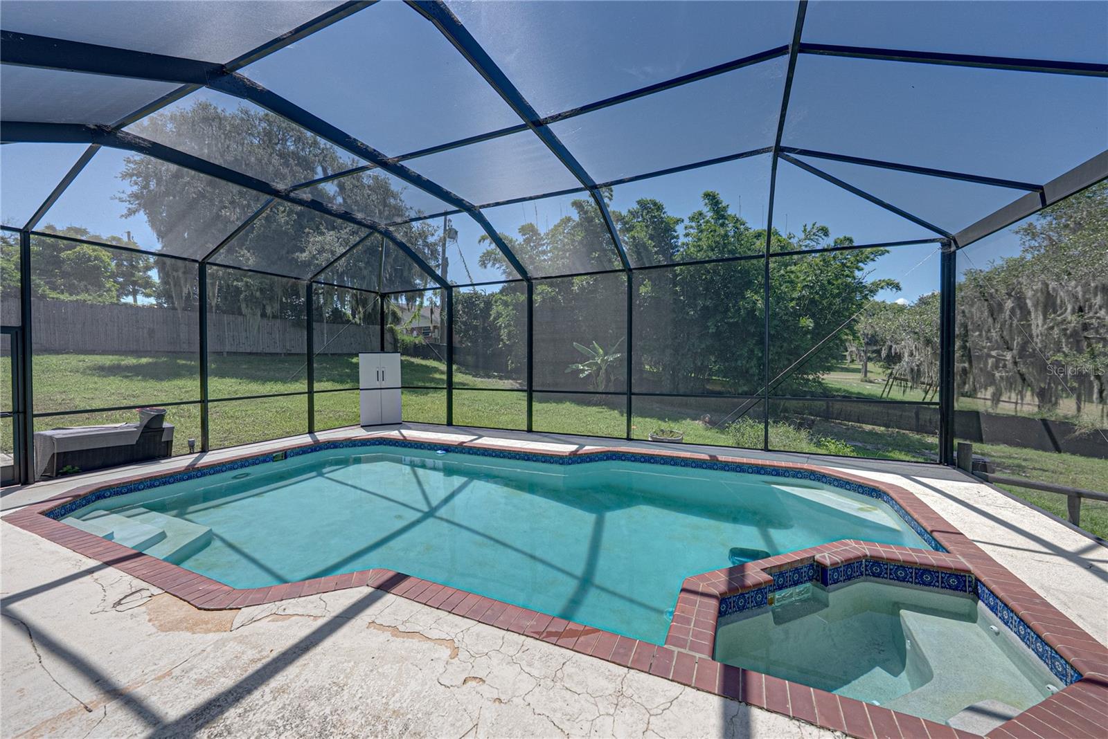 2120 HURLEY DR