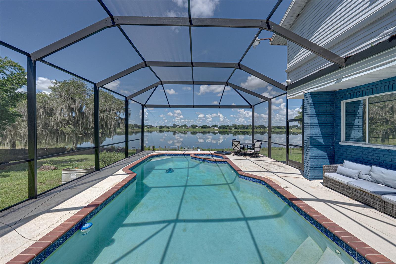 2120 HURLEY DR