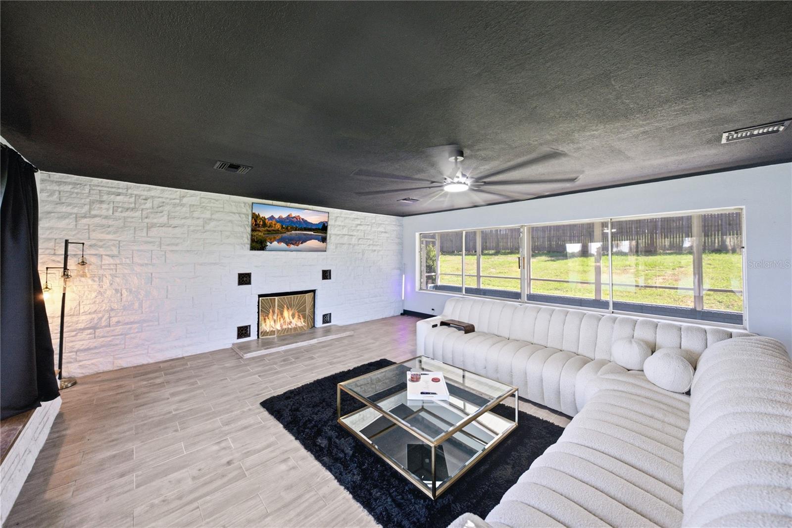 2120 HURLEY DR