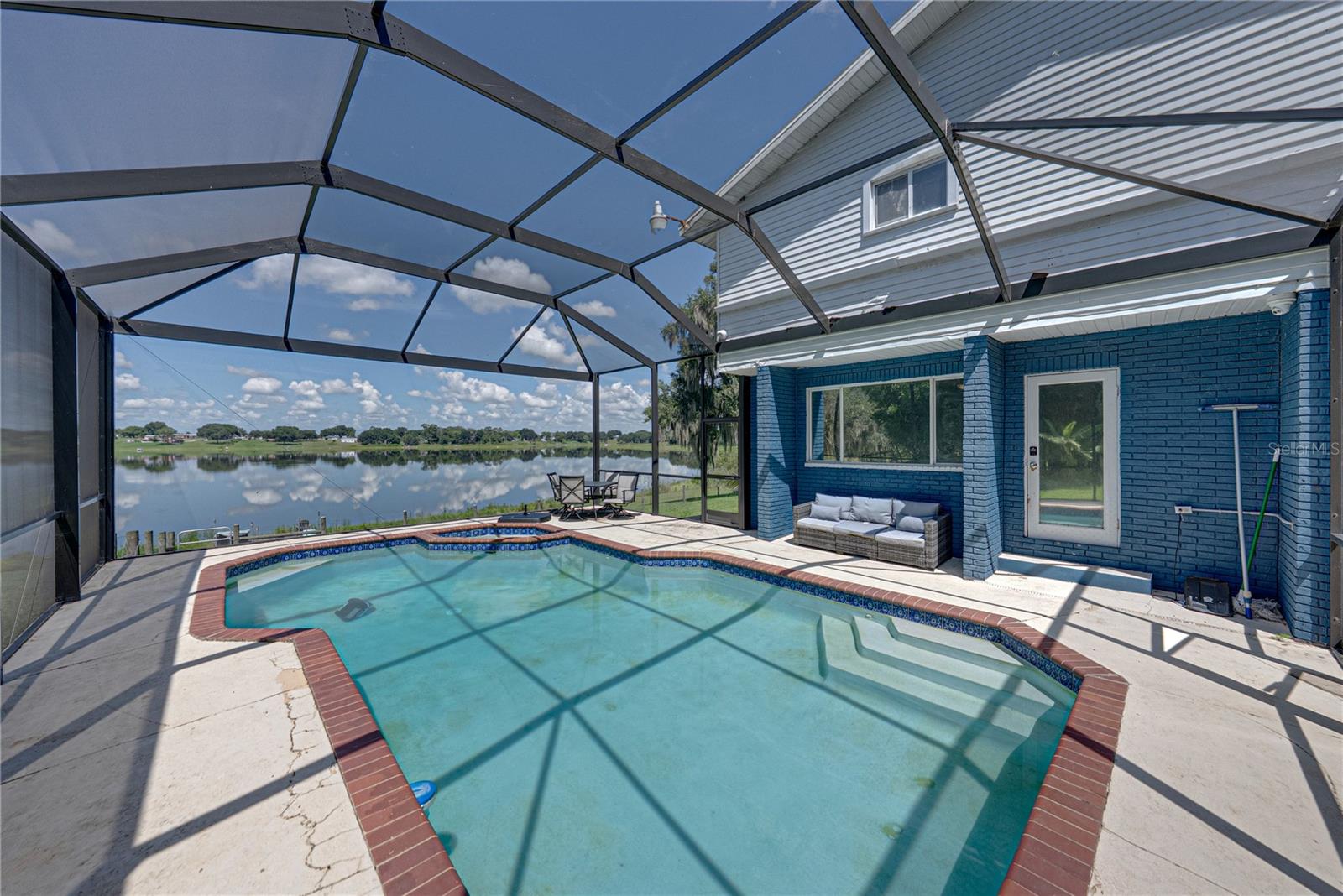 2120 HURLEY DR