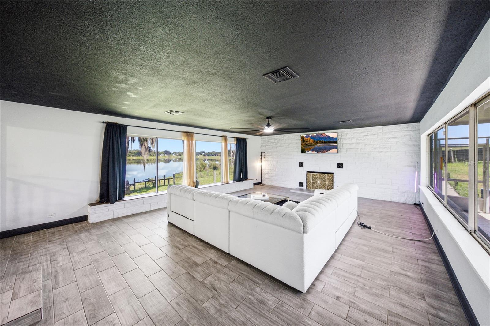 2120 HURLEY DR