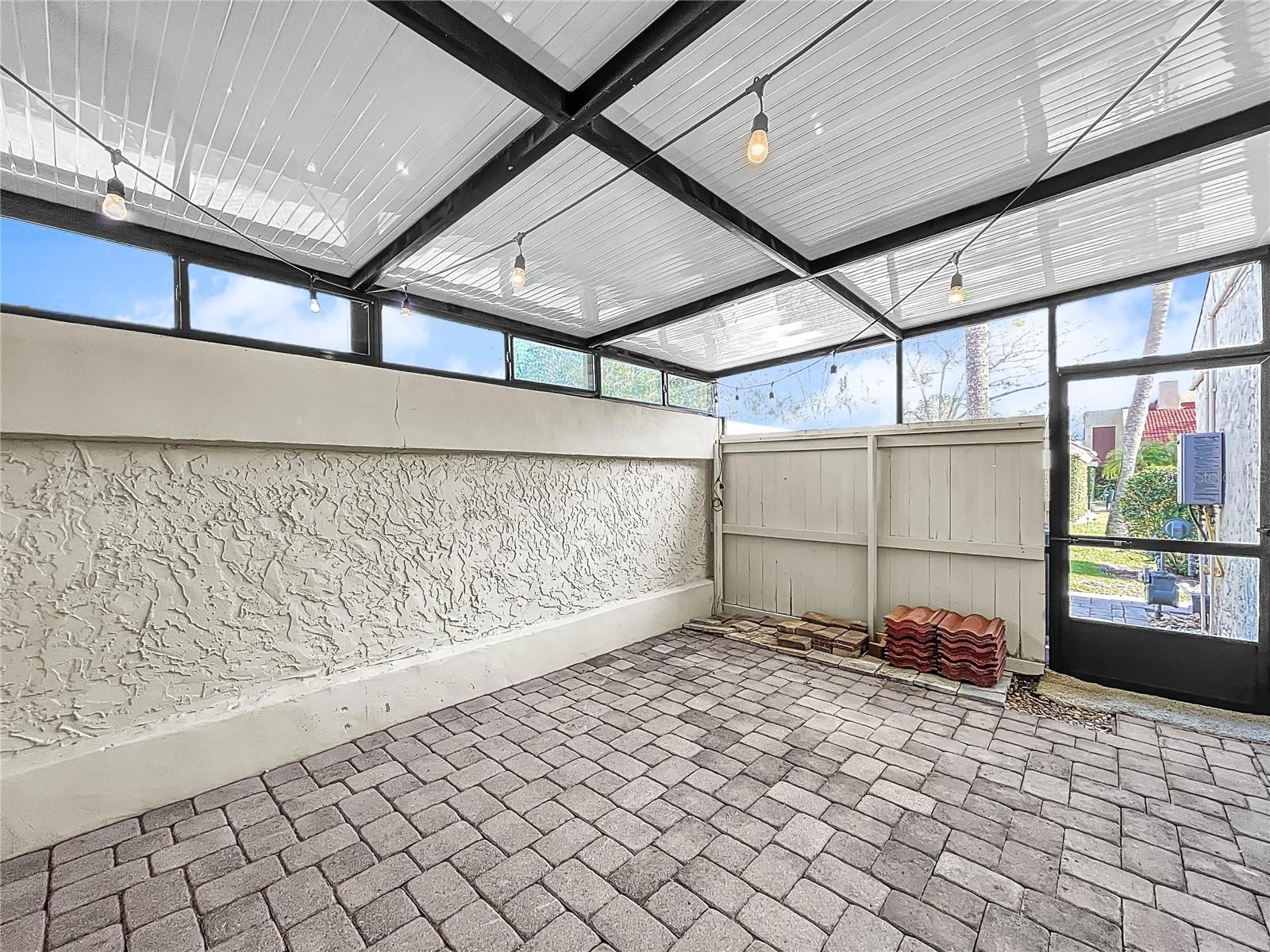 2 CASARENA CT