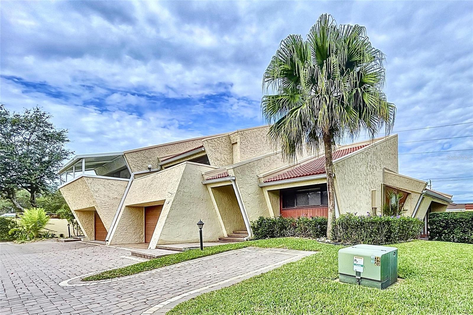 2 CASARENA CT