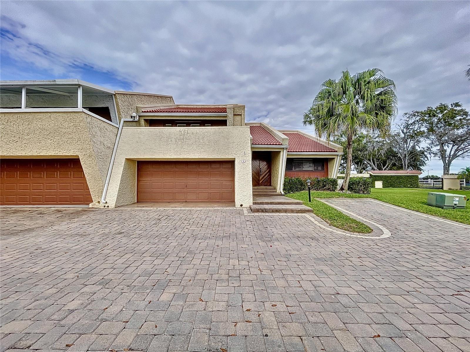 2 CASARENA CT