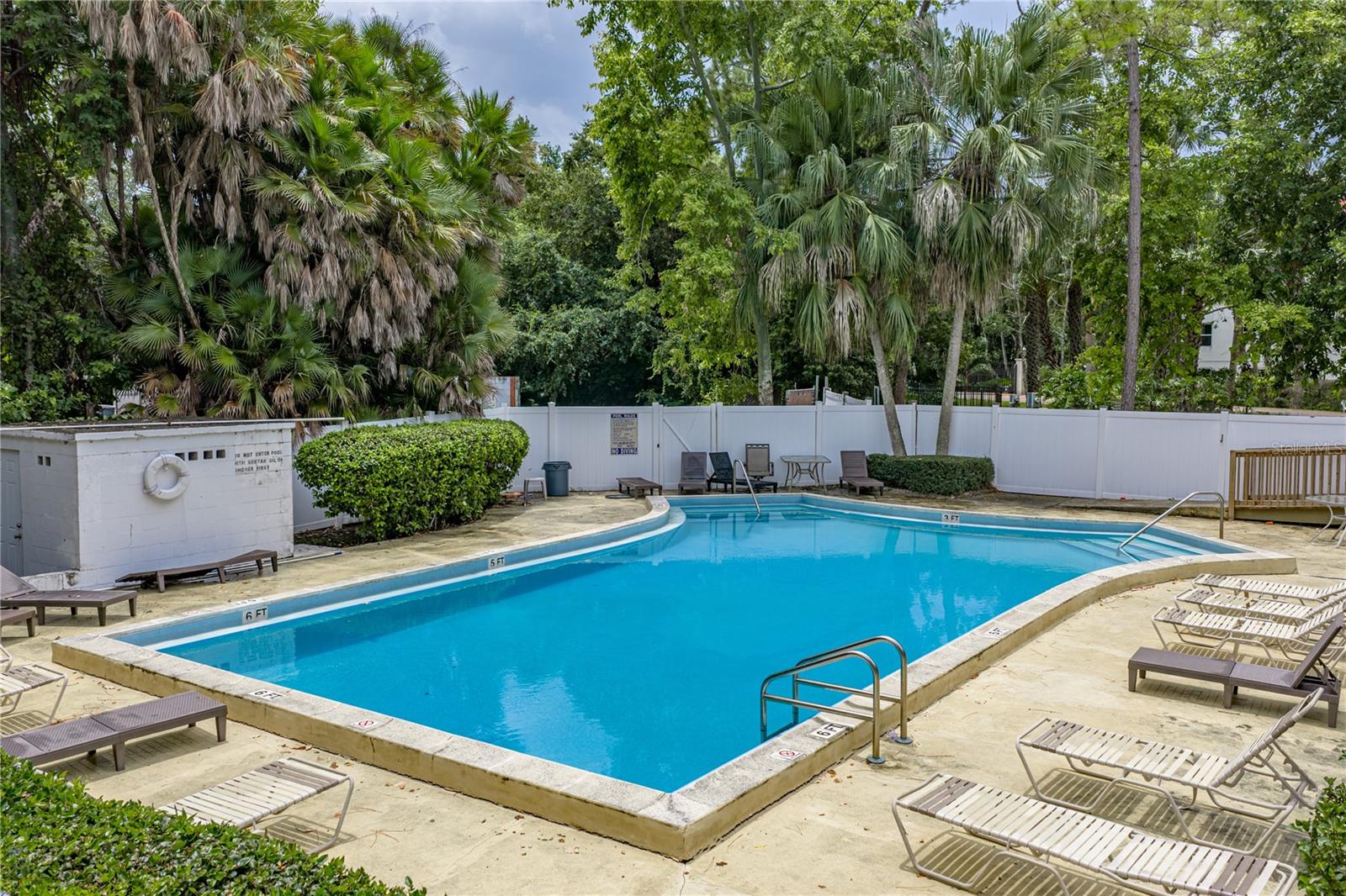 100 EL CAMINO DR #301