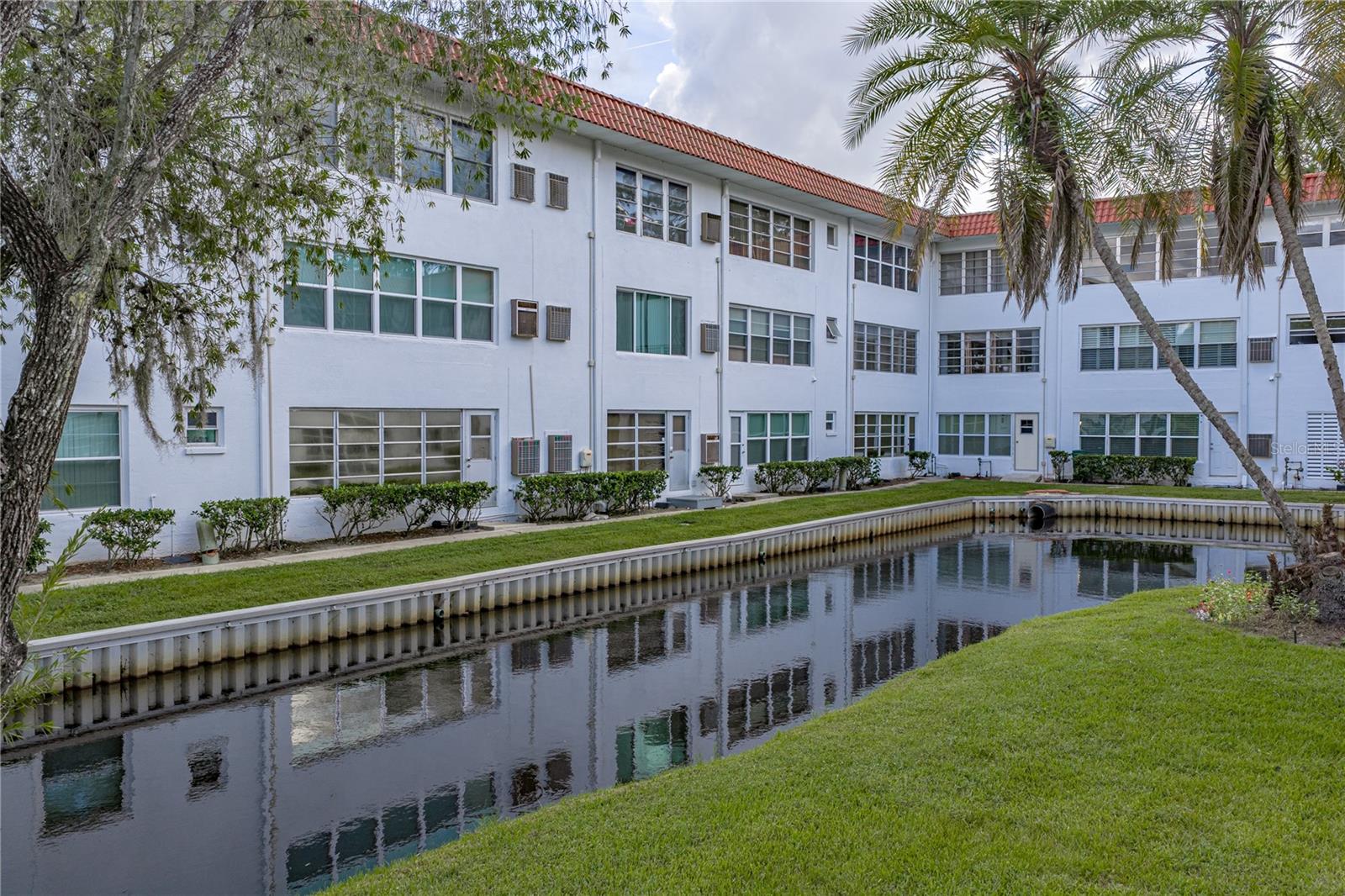 100 EL CAMINO DR #301