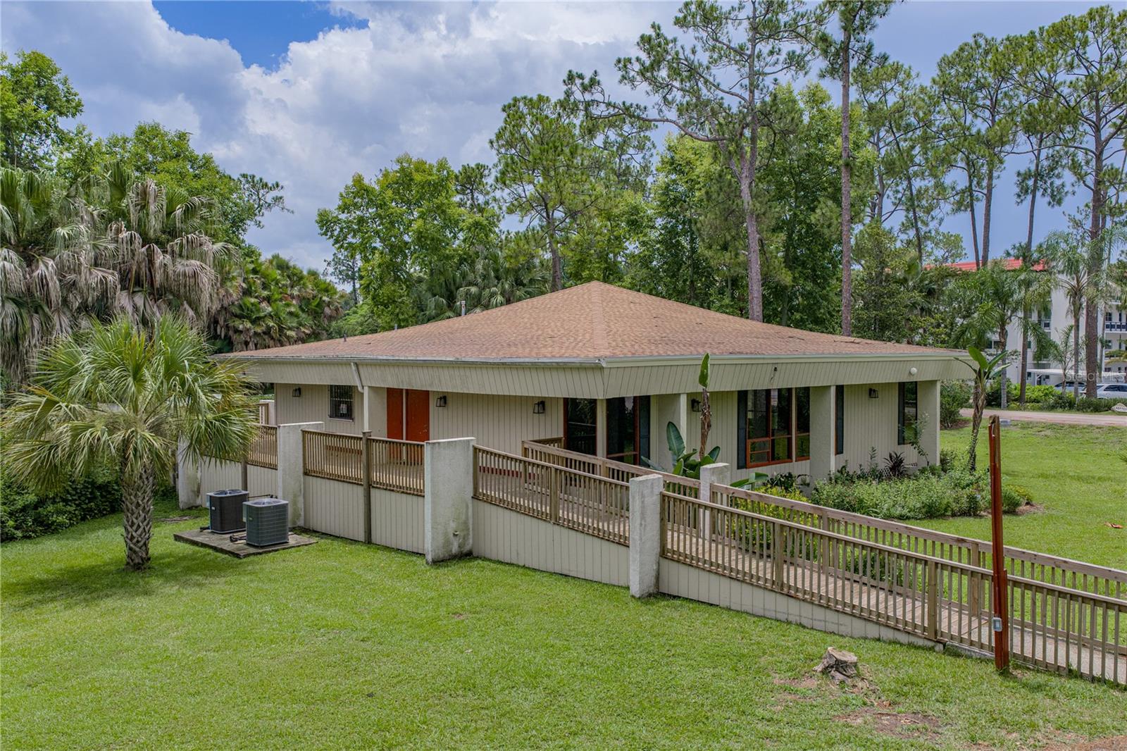 100 EL CAMINO DR #301
