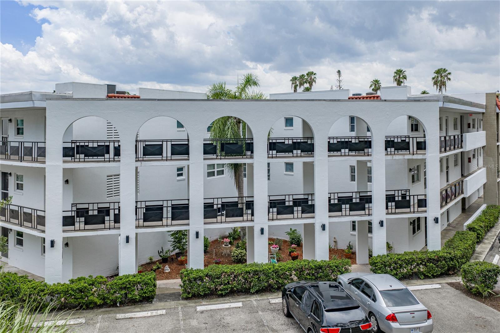 100 EL CAMINO DR #301