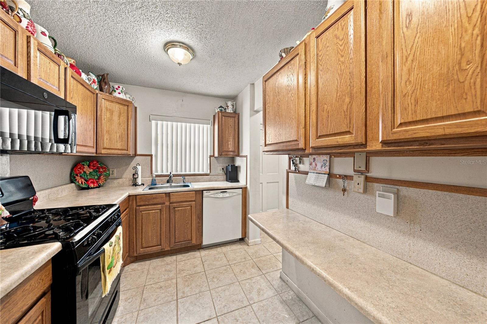 100 EL CAMINO DR #301