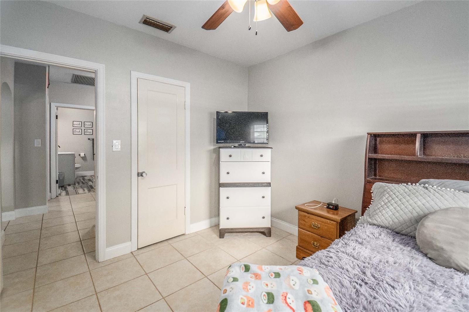 1119 S LAKESHORE BLVD