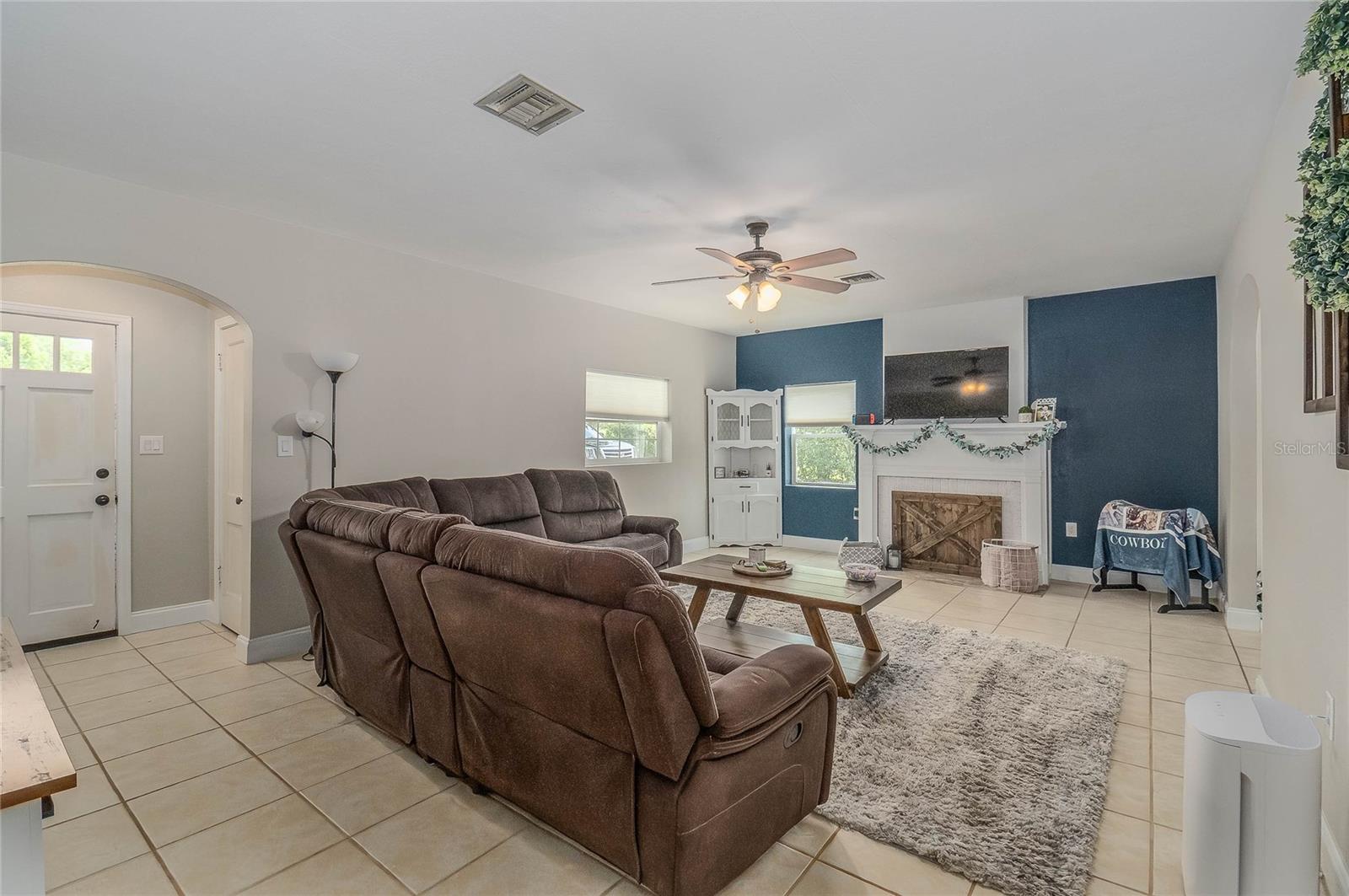 1119 S LAKESHORE BLVD