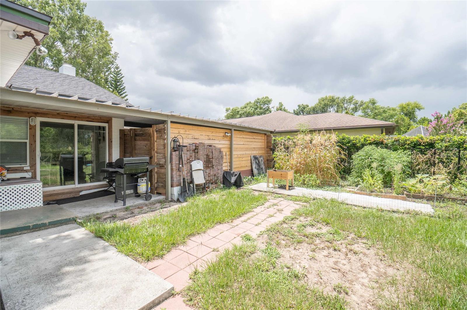 1119 S LAKESHORE BLVD