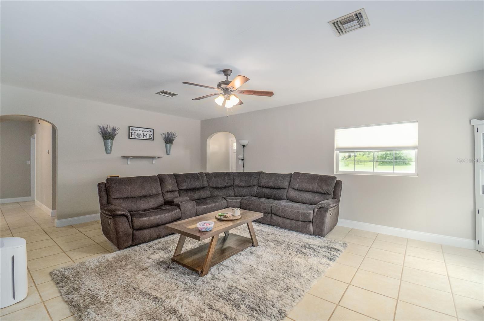 1119 S LAKESHORE BLVD