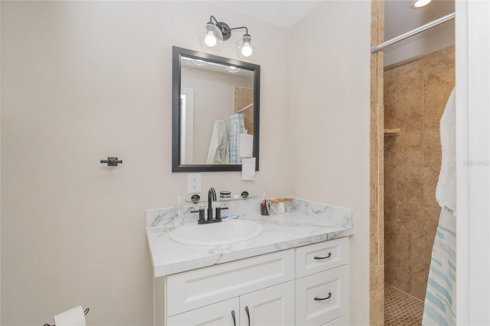 1119 S LAKESHORE BLVD