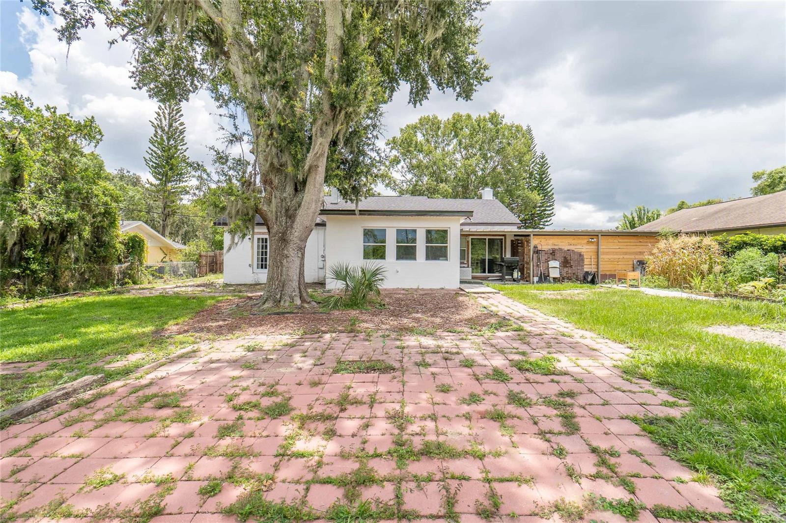 1119 S LAKESHORE BLVD