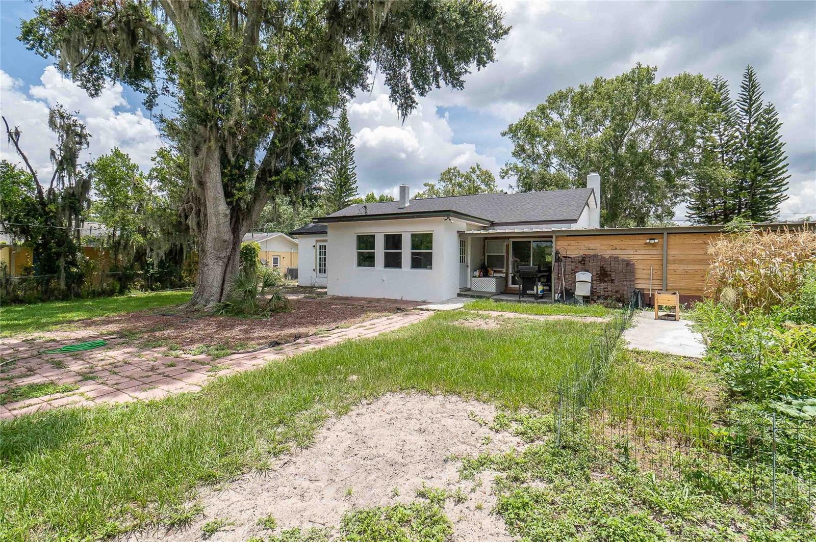 1119 S LAKESHORE BLVD