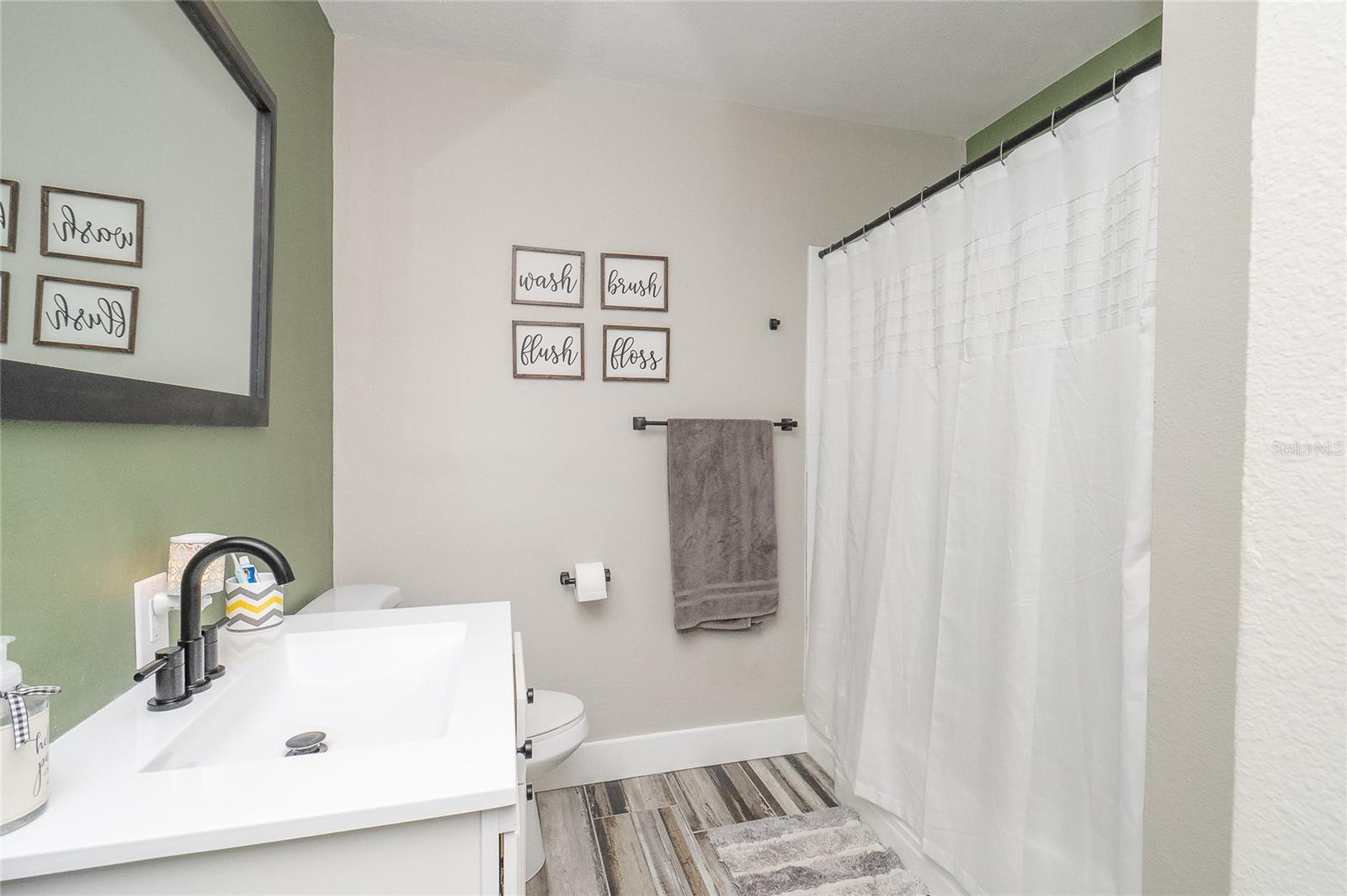 1119 S LAKESHORE BLVD