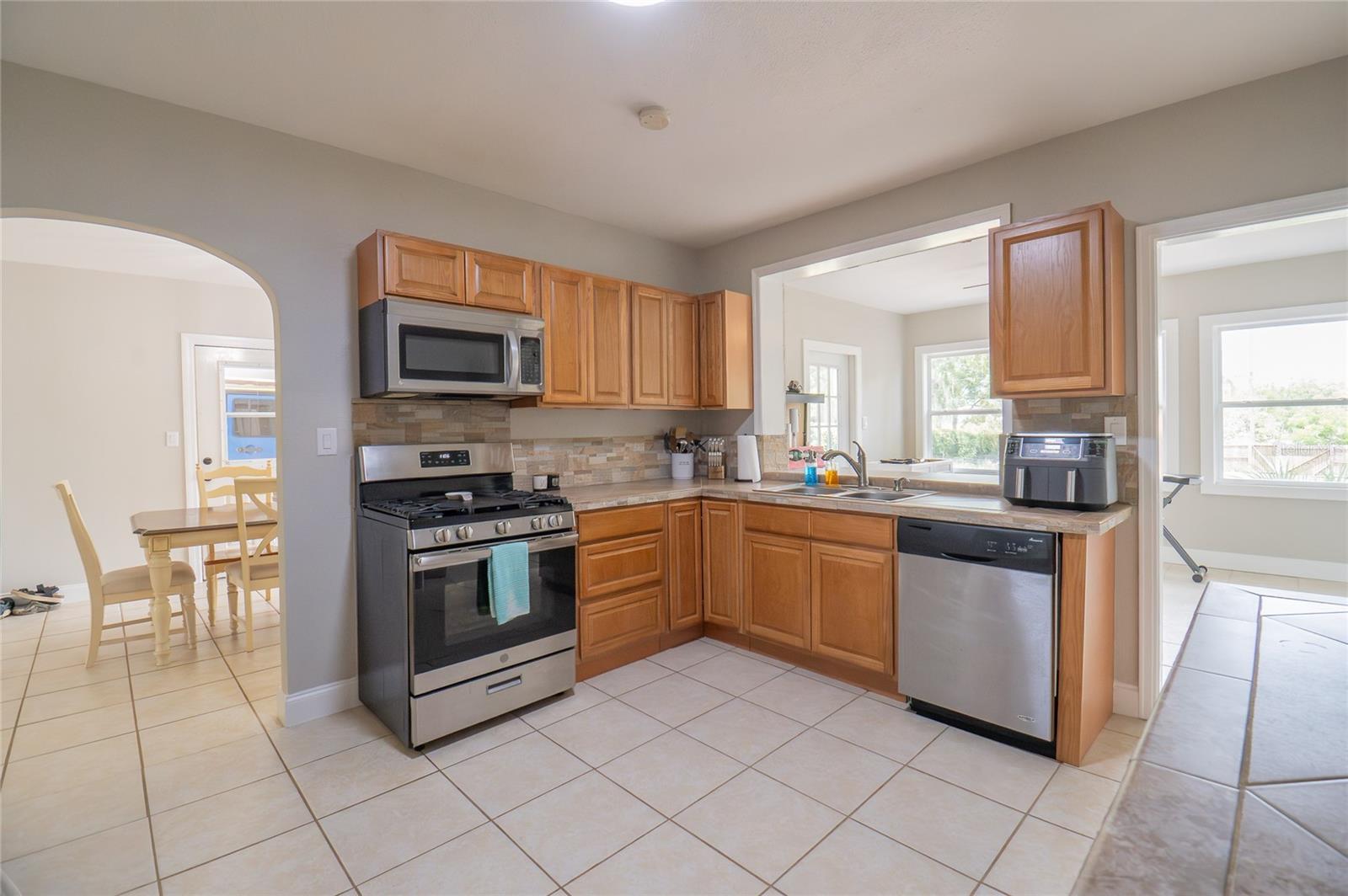 1119 S LAKESHORE BLVD