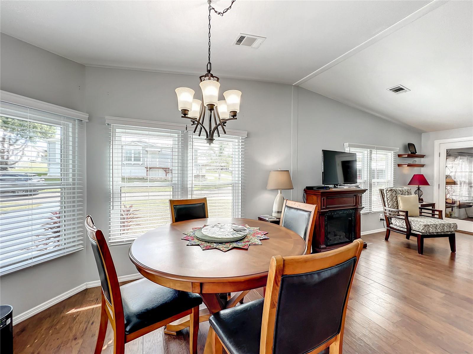 1762 SHERWOOD HILL DR