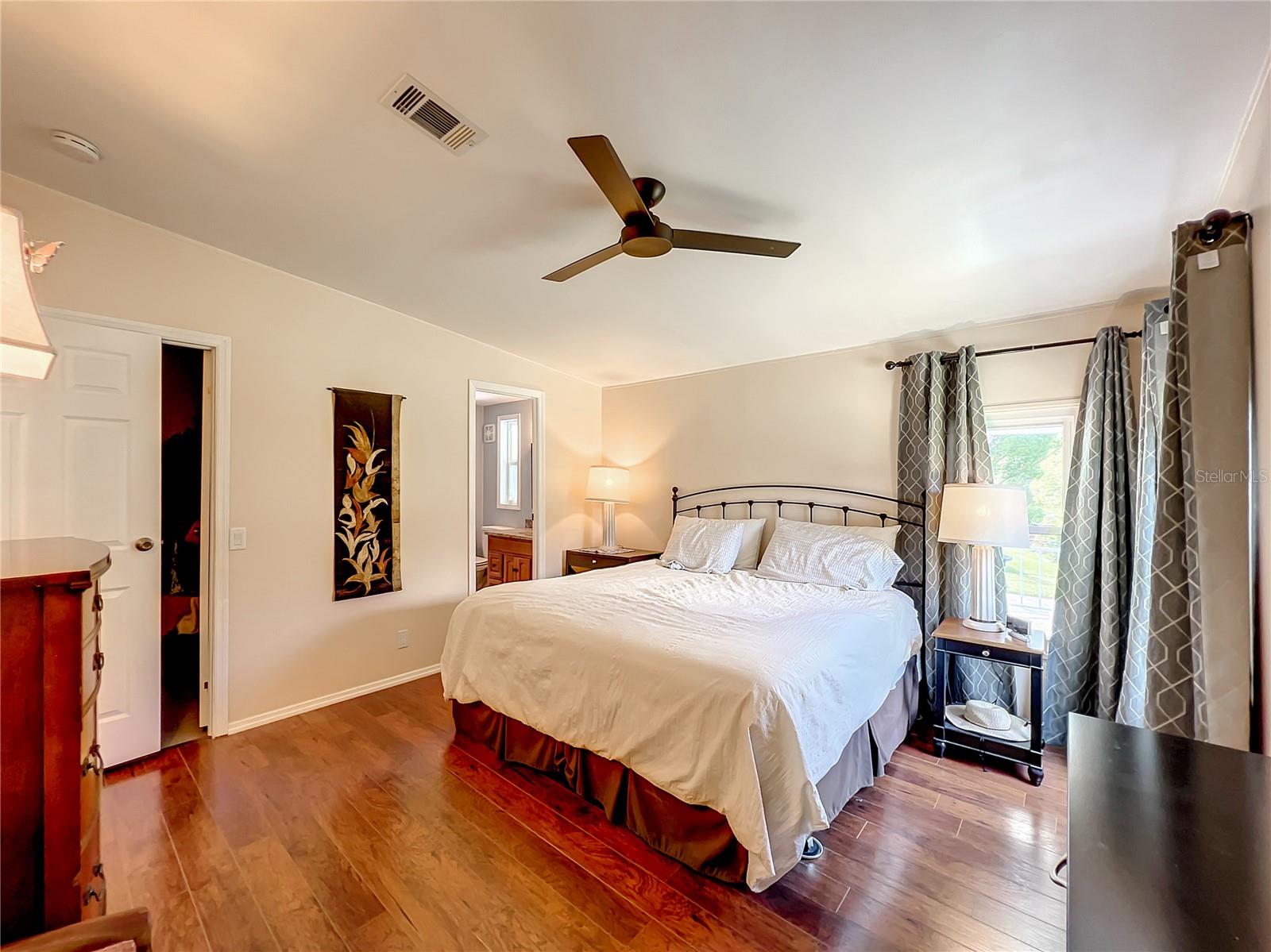 1762 SHERWOOD HILL DR