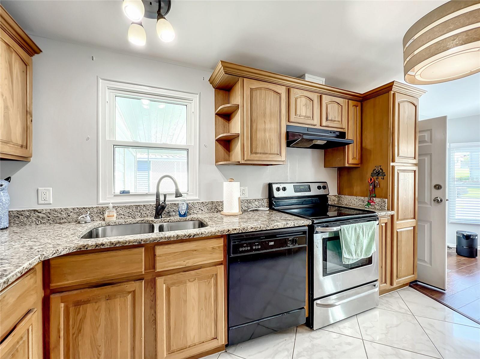 1762 SHERWOOD HILL DR