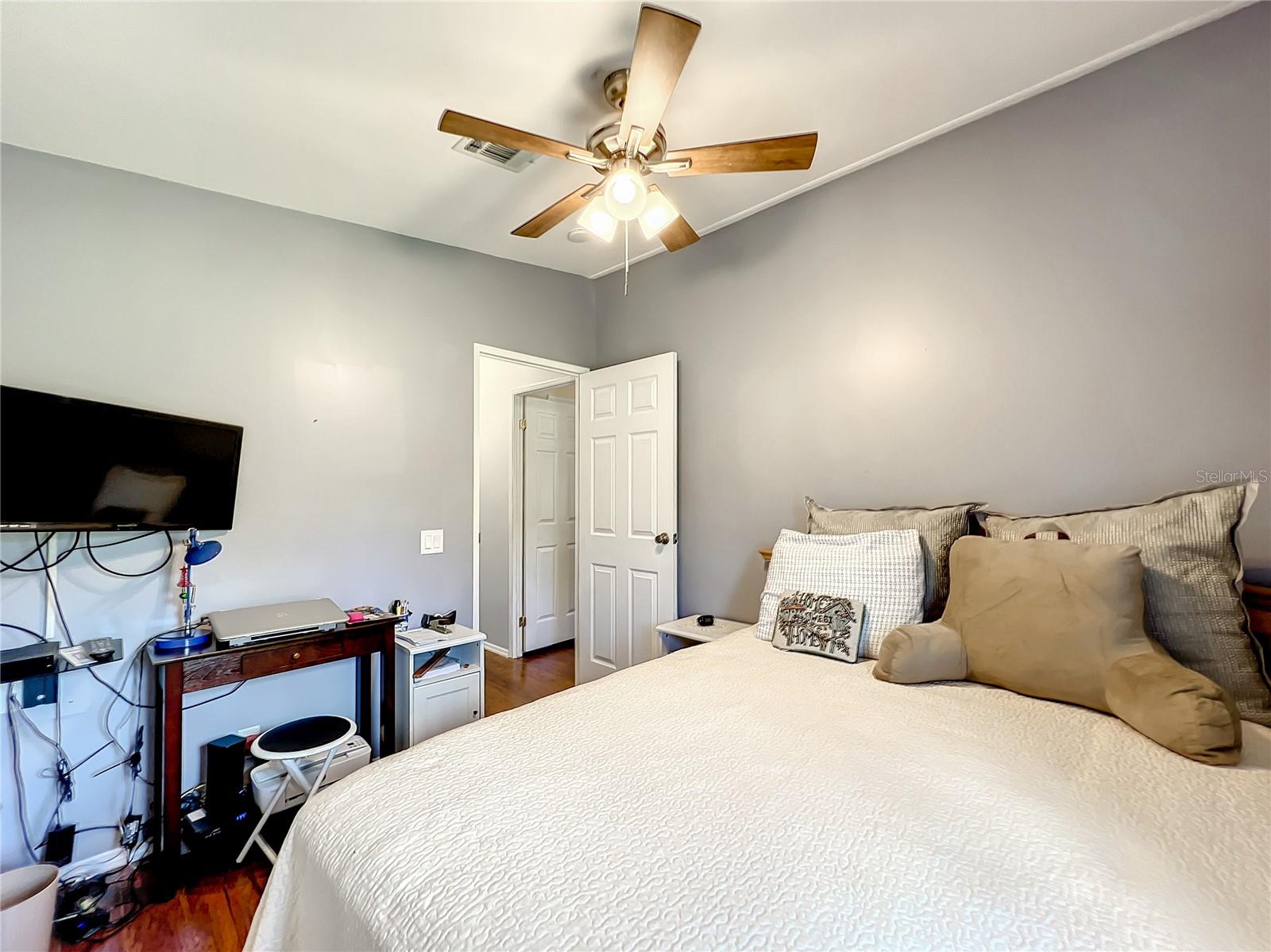 1762 SHERWOOD HILL DR