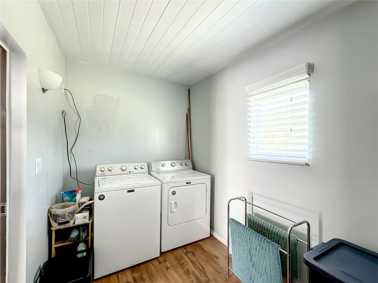 1762 SHERWOOD HILL DR