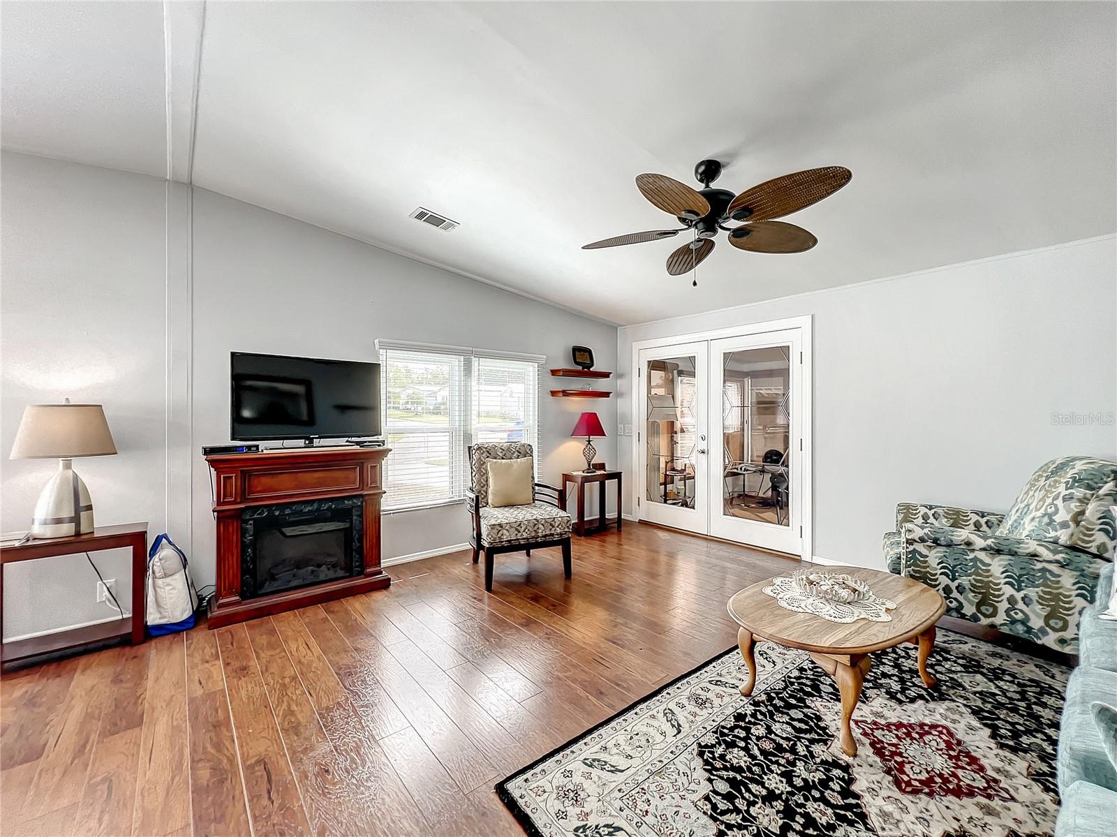 1762 SHERWOOD HILL DR