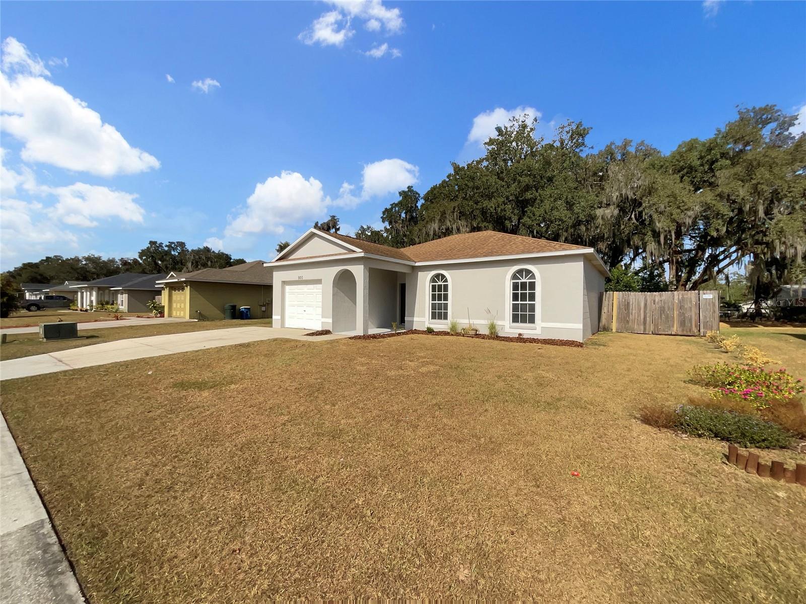 920 FORREST DR