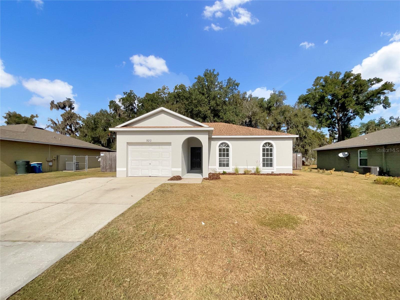 920 FORREST DR
