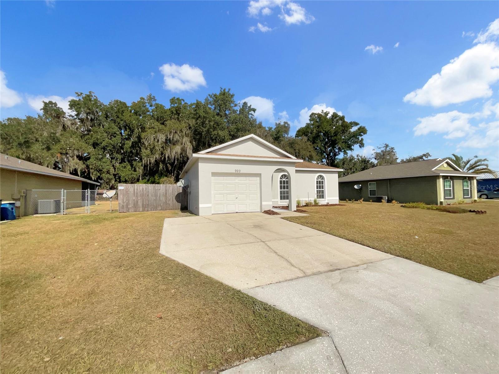 920 FORREST DR
