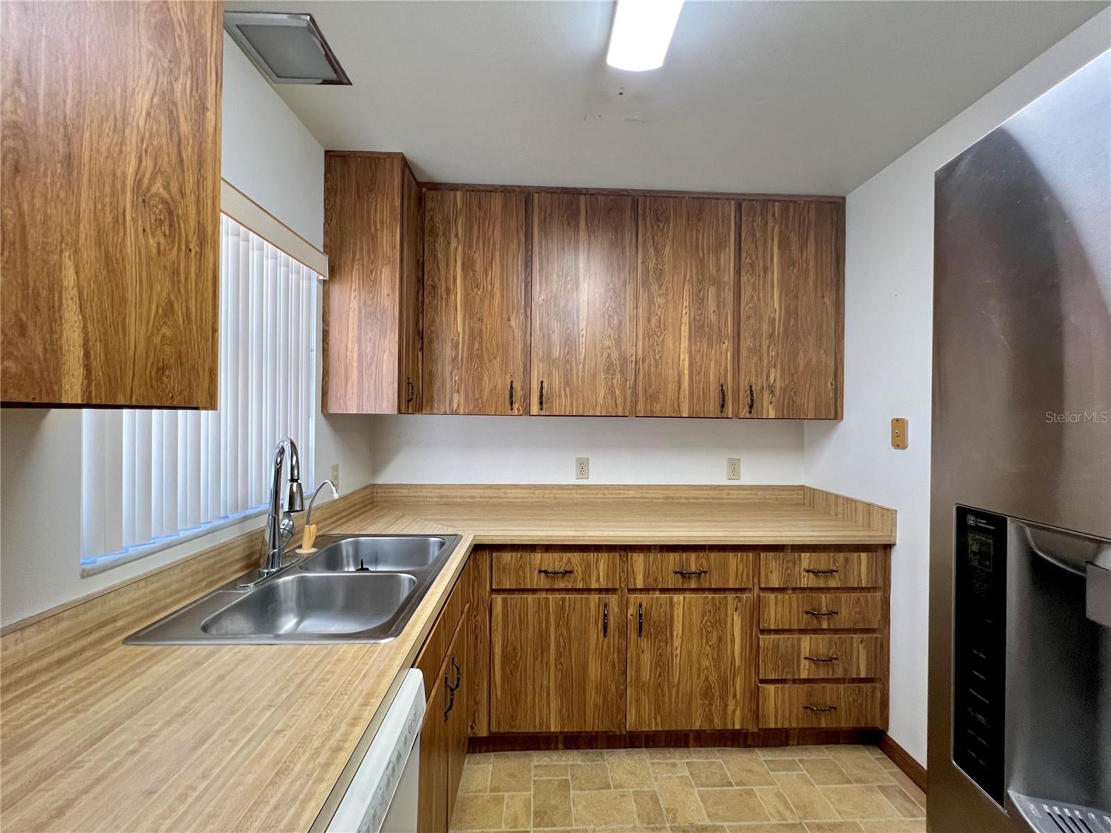 407 PARADISE ISLAND DR