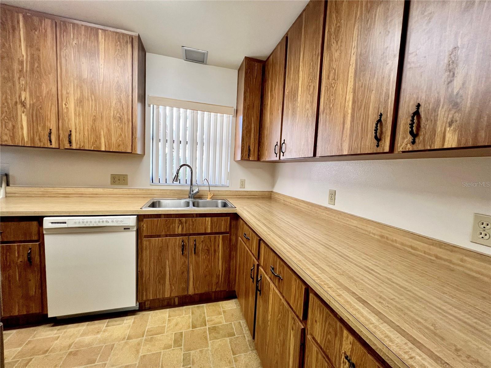 407 PARADISE ISLAND DR