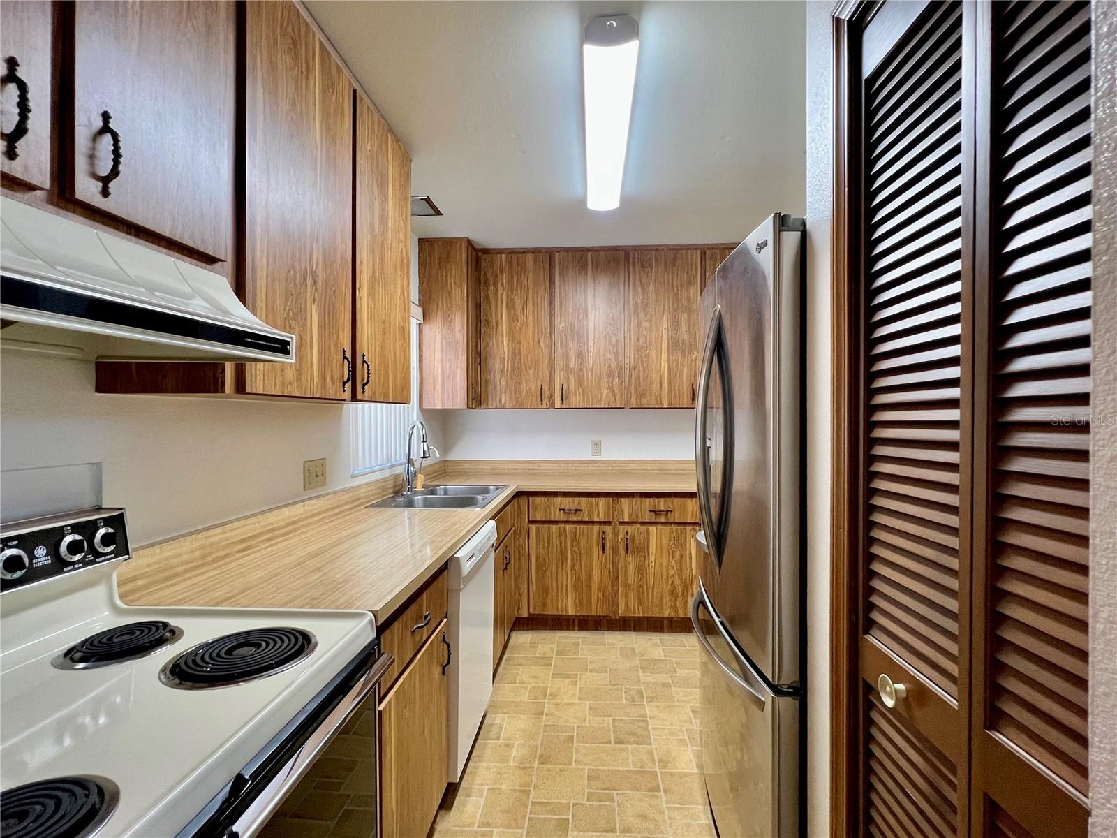 407 PARADISE ISLAND DR