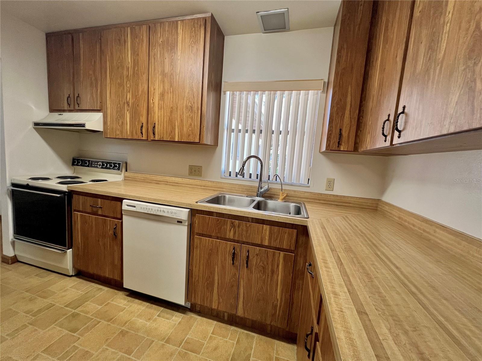 407 PARADISE ISLAND DR