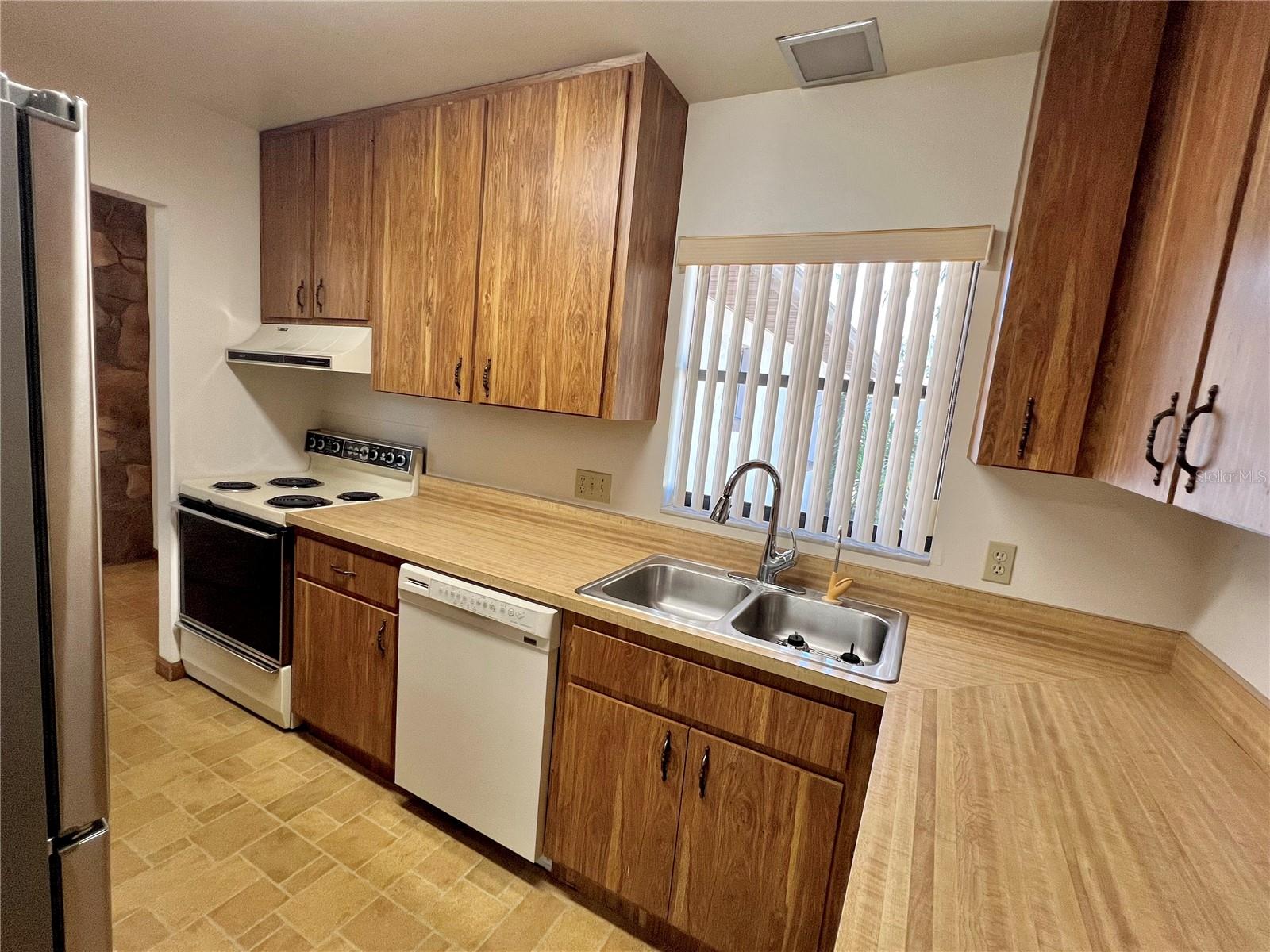 407 PARADISE ISLAND DR